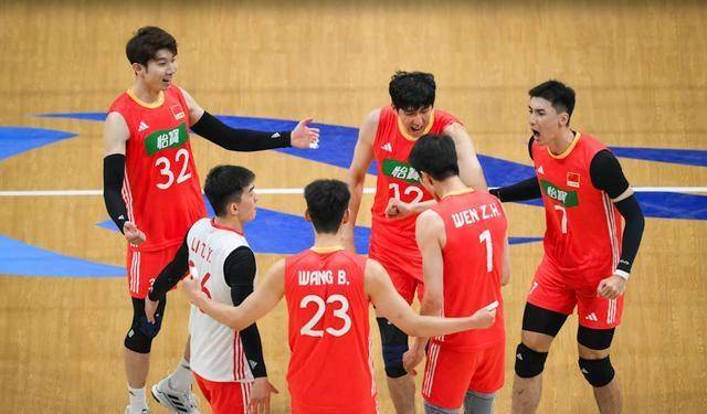 燕山雄鲨队险胜滇池山猫队,跆拳道小组赛上演关键失误成转折! 燕山雄鲨队险胜滇池山猫队,跆拳道小组赛上演关键失误成转折!