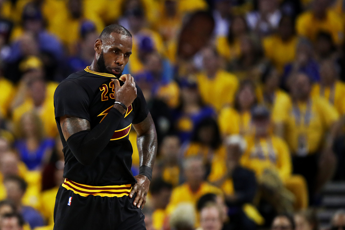 关于詹姆斯连续十场比赛得分超过比分优势明显，TES挑战极限！的信息