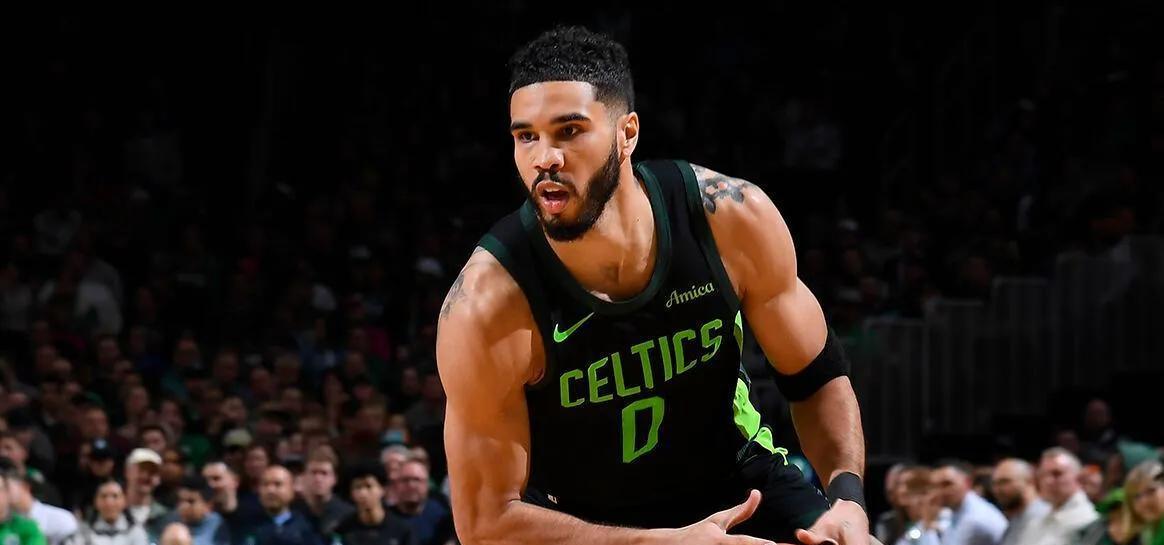 包含塔图姆新星出色防守表现惊艳，雄鹿未来可期！的词条